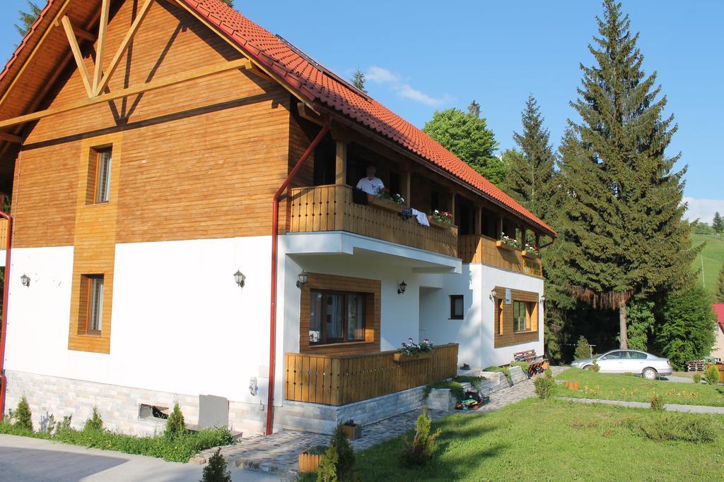 Hotel Arnica Montana Arieşeni Esterno foto